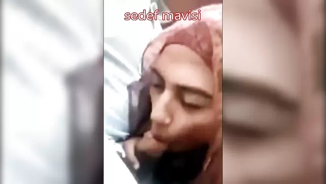 Mini etekli muhteşem gençten ateşli bir oral şov.